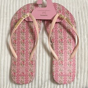 NWT LOveShavk Fancy Havaianas Pink Rose Pattern Flip Flops